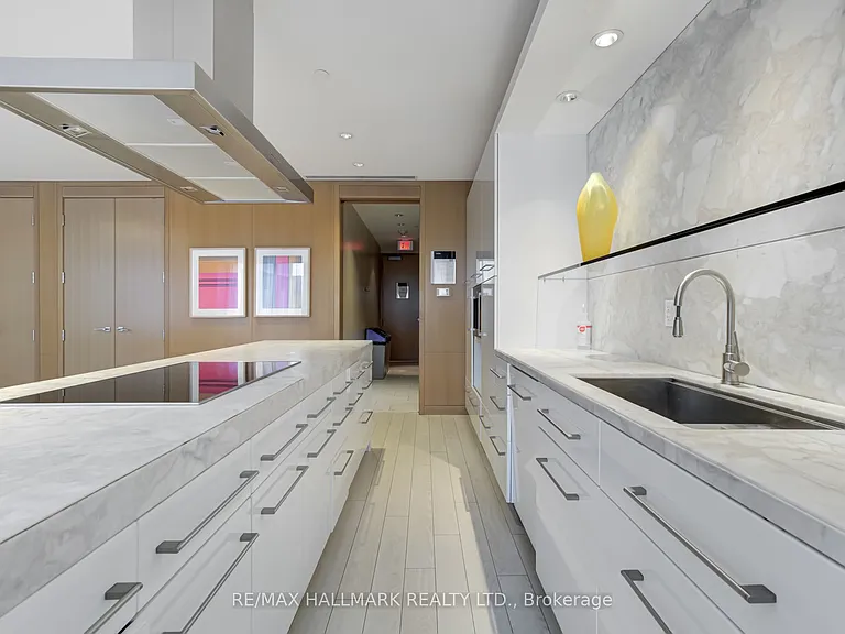 120 Harrison Garden Blvd #807 — Photo 33