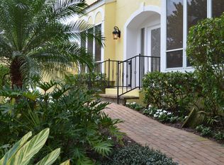 1060 5th St S, Naples, FL 34102