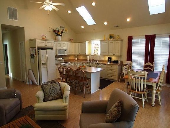 5th image of 127 Sandy Hill Dr