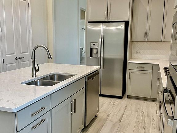 4th image of 320 Vista Lake Cir