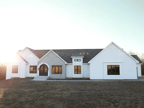 308 Arrowhead Ridge Rd, Denver, IA 50622