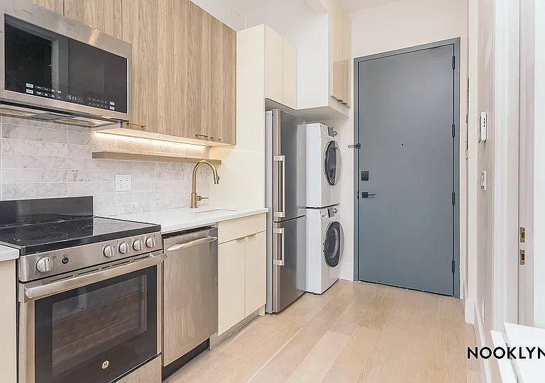 164 S 3rd St #4C — Photo 4