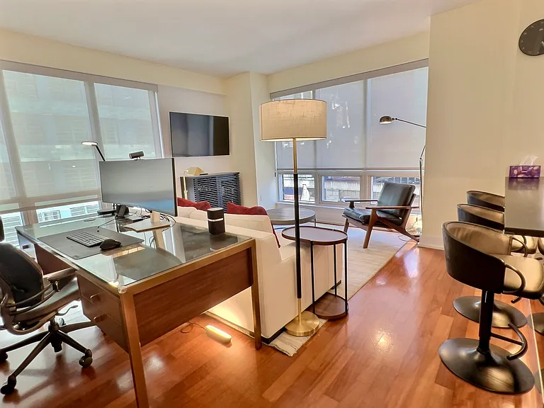350 W 42nd St #10G — Photo 1
