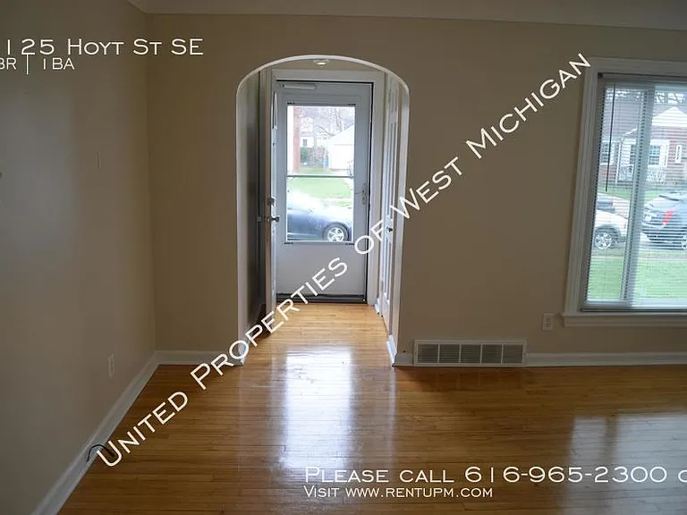 1125 Hoyt St SE — Photo 3