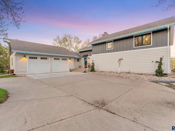 1404 S Street Car Pl, Sioux Falls, SD 57110