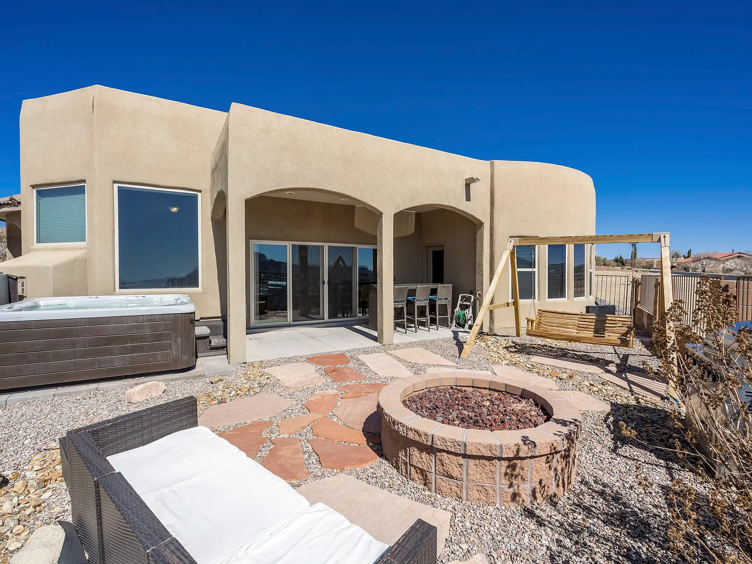 3 bed, 1920 sqft, $2,799 — Photo 4