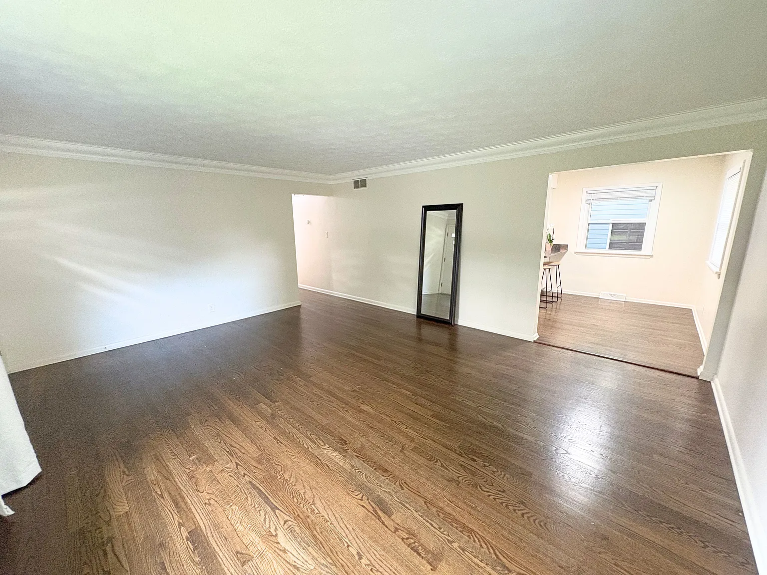3 bed, 1400 sqft, $2,100 — Photo 4