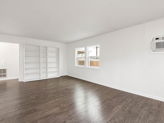 4th image of 1110 Wright Ave