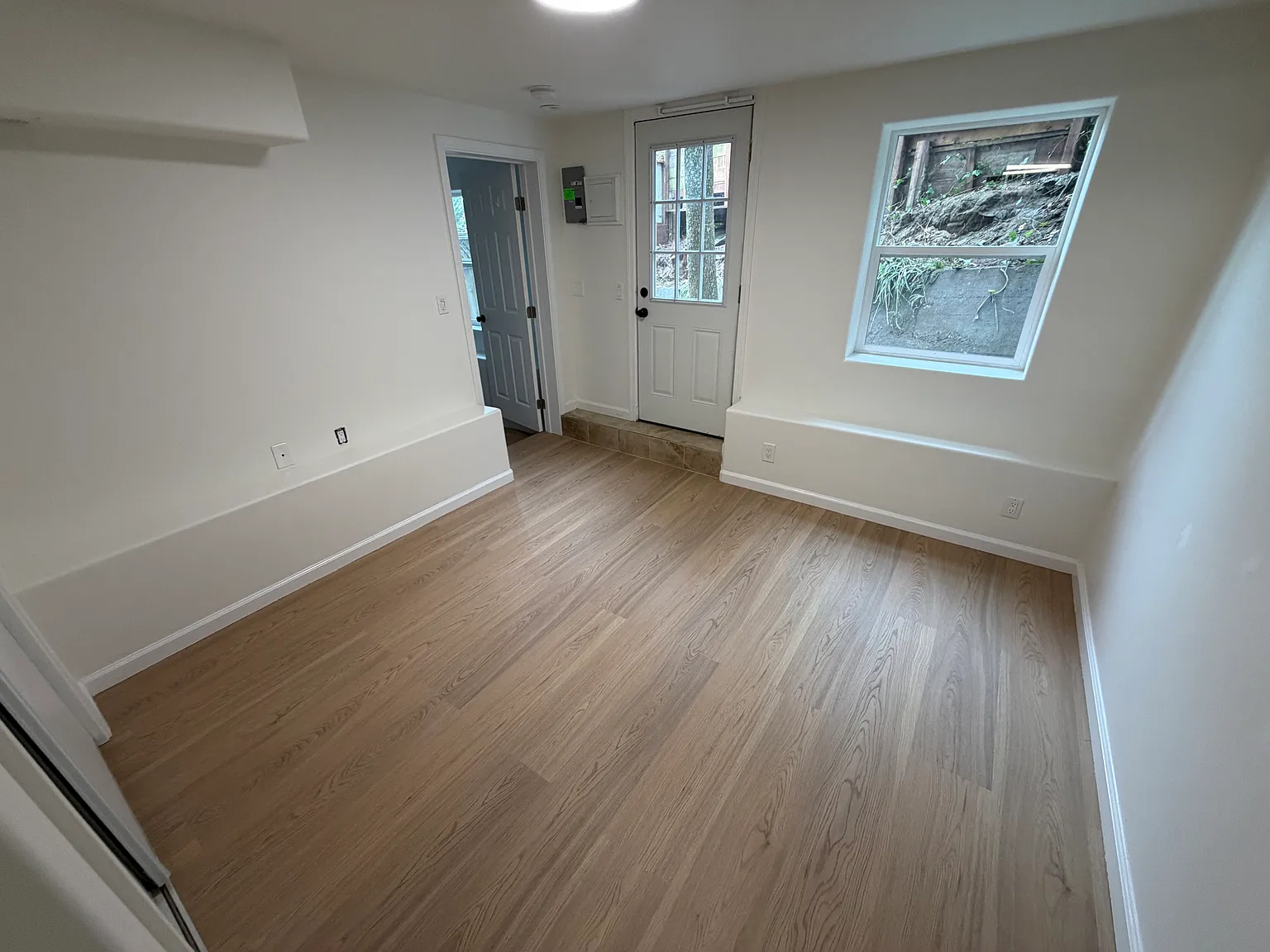4 bed, 1930 sqft, $9,000 — Photo 2