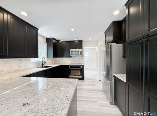 10 Harvann Rd, Norwalk, CT 06850