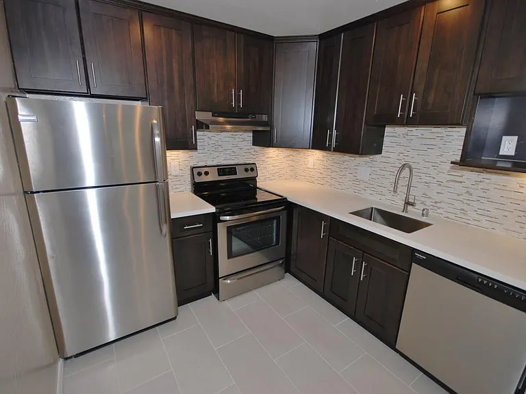 385 Talbot Ave #12A — Photo 2