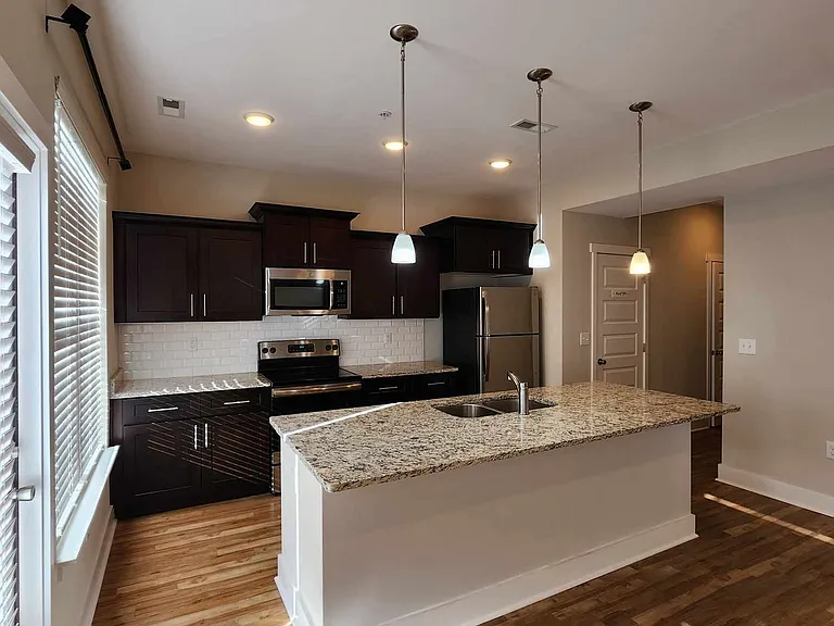 6006 Hillside Ln — Photo 7
