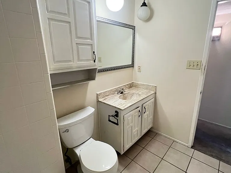 2107 Victoria Rd — Photo 20