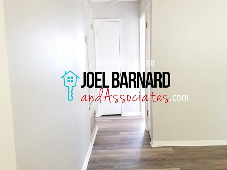 110 Lady Bird Lane — Photo 8