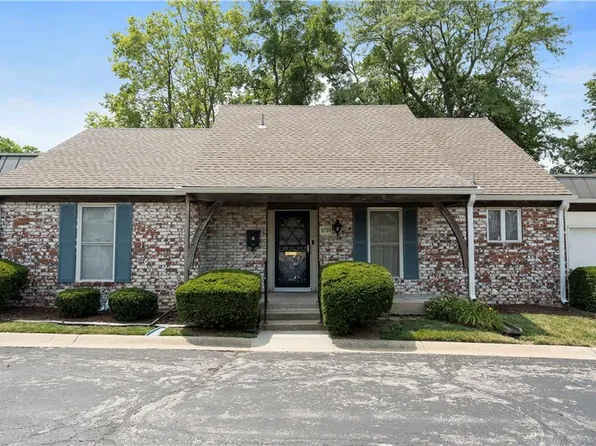 5731 Metcalf Ct, Overland Park, KS 66202
