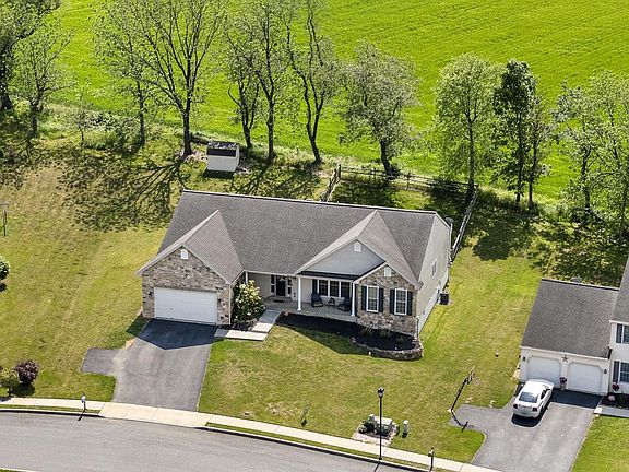 5th image of 54 Walnut Dr W