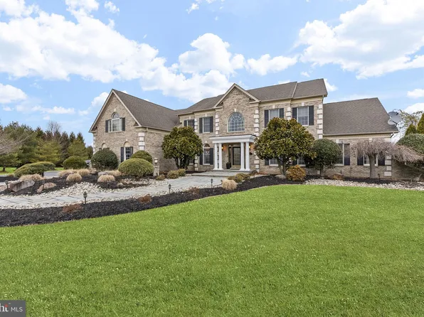 27 Baker Way, Pennington, NJ 08534