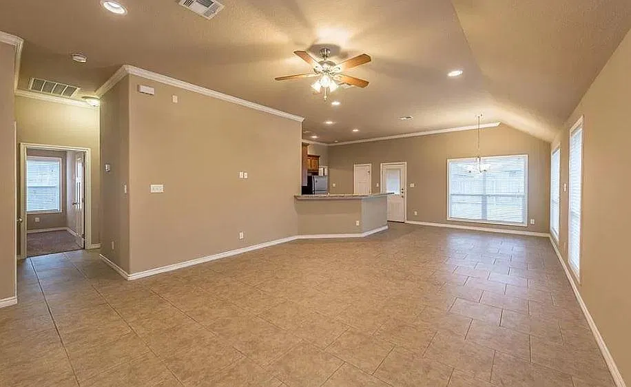 5 bed, 2111 sqft, $3,475 — Photo 3