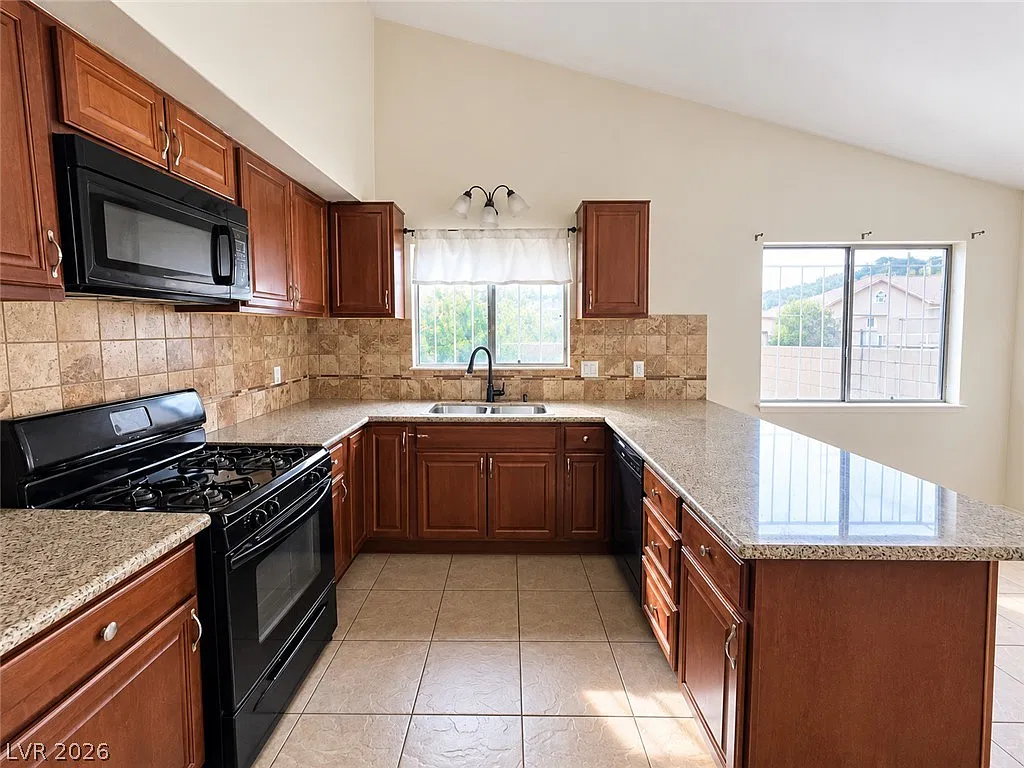 4 bed, 2.0 bath, 1528 sqft, $2,195 — Photo 4
