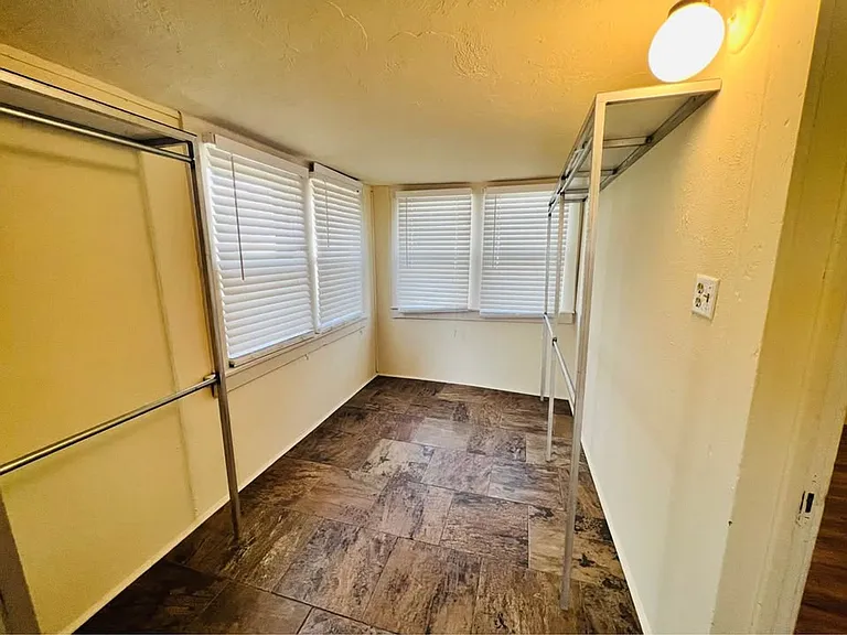 620 W London St — Photo 8