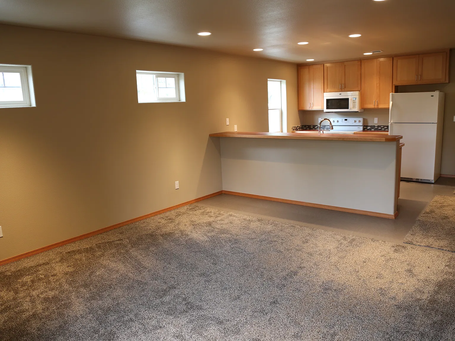 710 Valencia — Photo 4