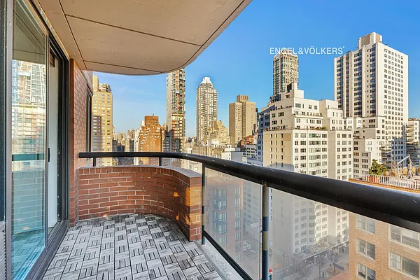 Rented by Engel & Völkers New York City | media 12