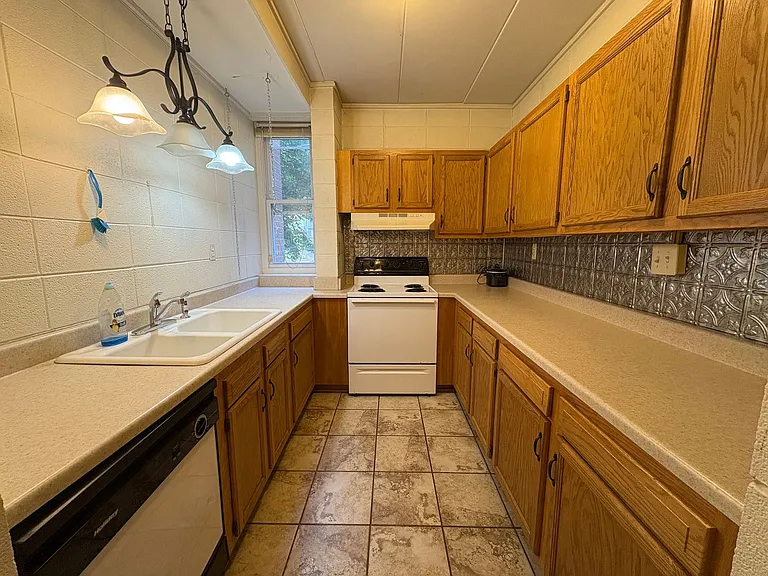900 Brightwood Manor Dr #B-4 — Photo 3