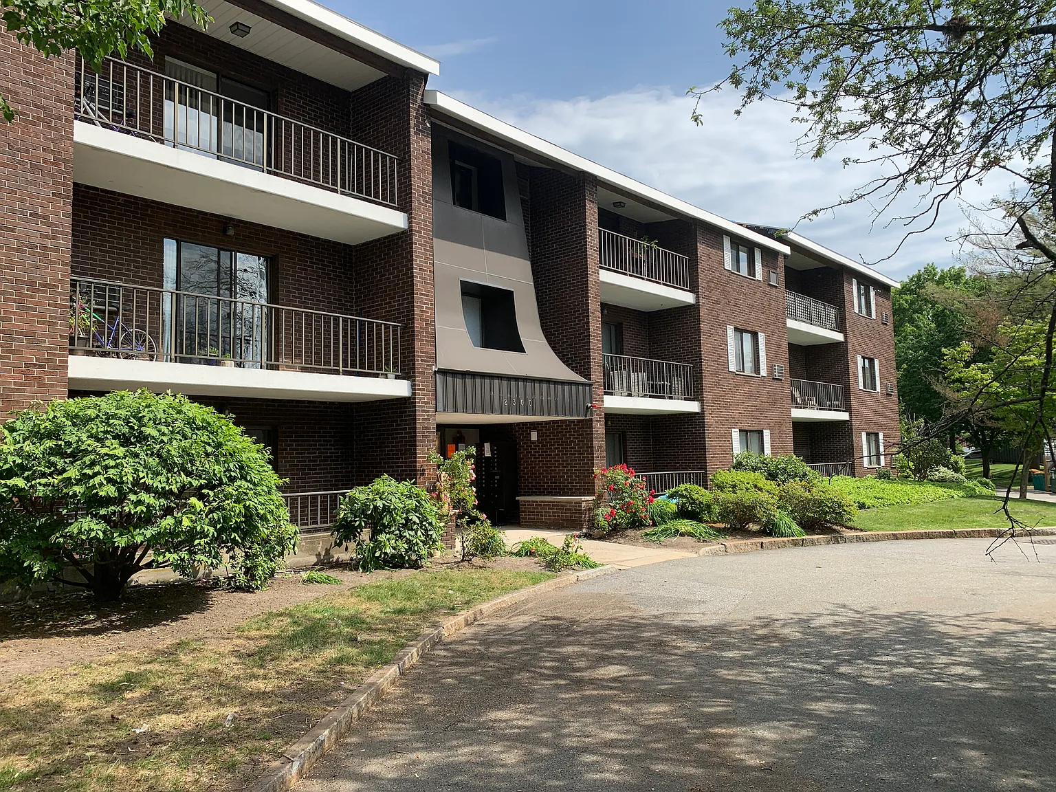 2 bed, 1300 sqft, $2,750 — Photo 1