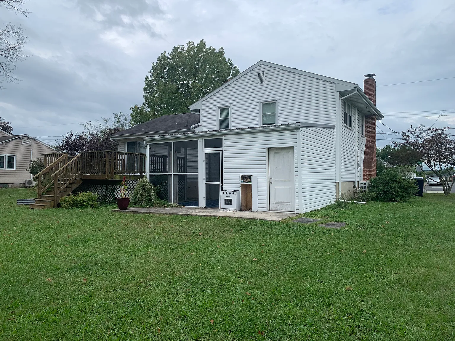 3 bed, 1.5 bath, 1900 sqft, $2,000 — Photo 3