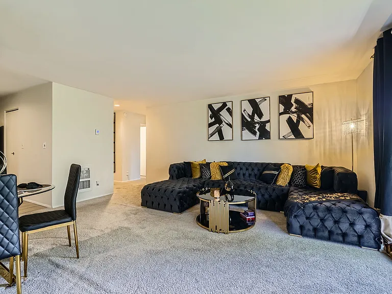 1425 S Puget Dr #301 — Photo 2