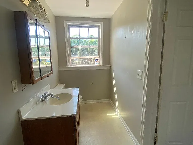 Bathroom...getting new Vanity!