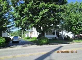 1613 Pulaski Rd, New Castle, PA 16105