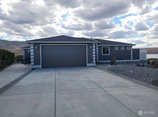 608 Beach Pl SW, Mattawa, WA 99349