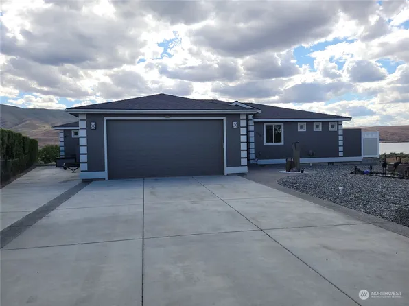 608 Beach Pl SW, Mattawa, WA 99349