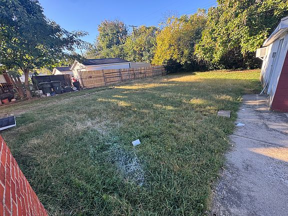 5th image of 558 Freeman Dr