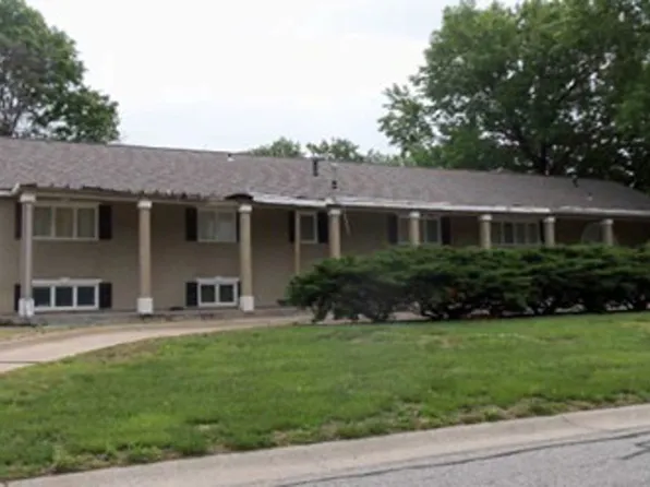 2222 SW Westridge Dr, Topeka, KS 66614