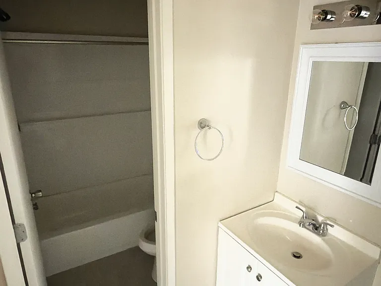 502 E Glenn St #11 — Photo 9