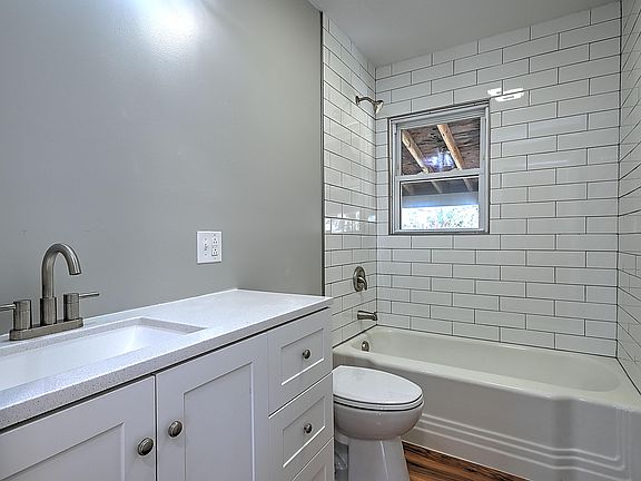 5th image of 825 E McKee St