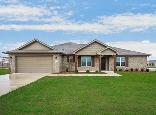 143 Crest Ln, Decatur, TX 76234