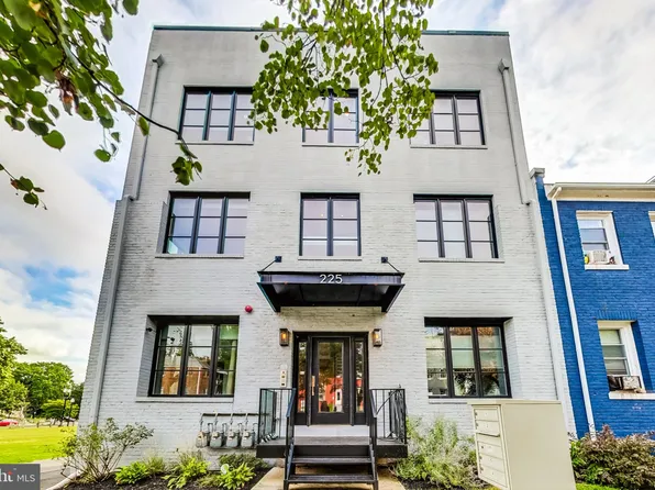225 20th St NE APT 1, Washington, DC 20002