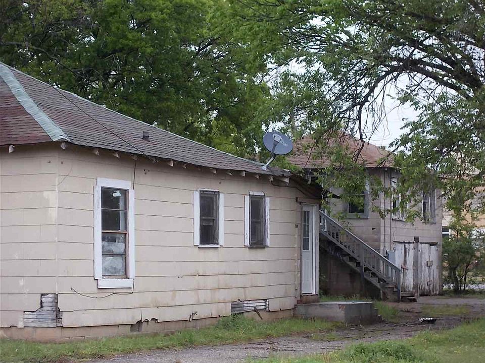 2nd image of 1009 W Stephens Ave