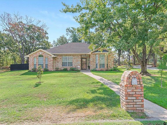 2nd image of 2 Bentwood Cir