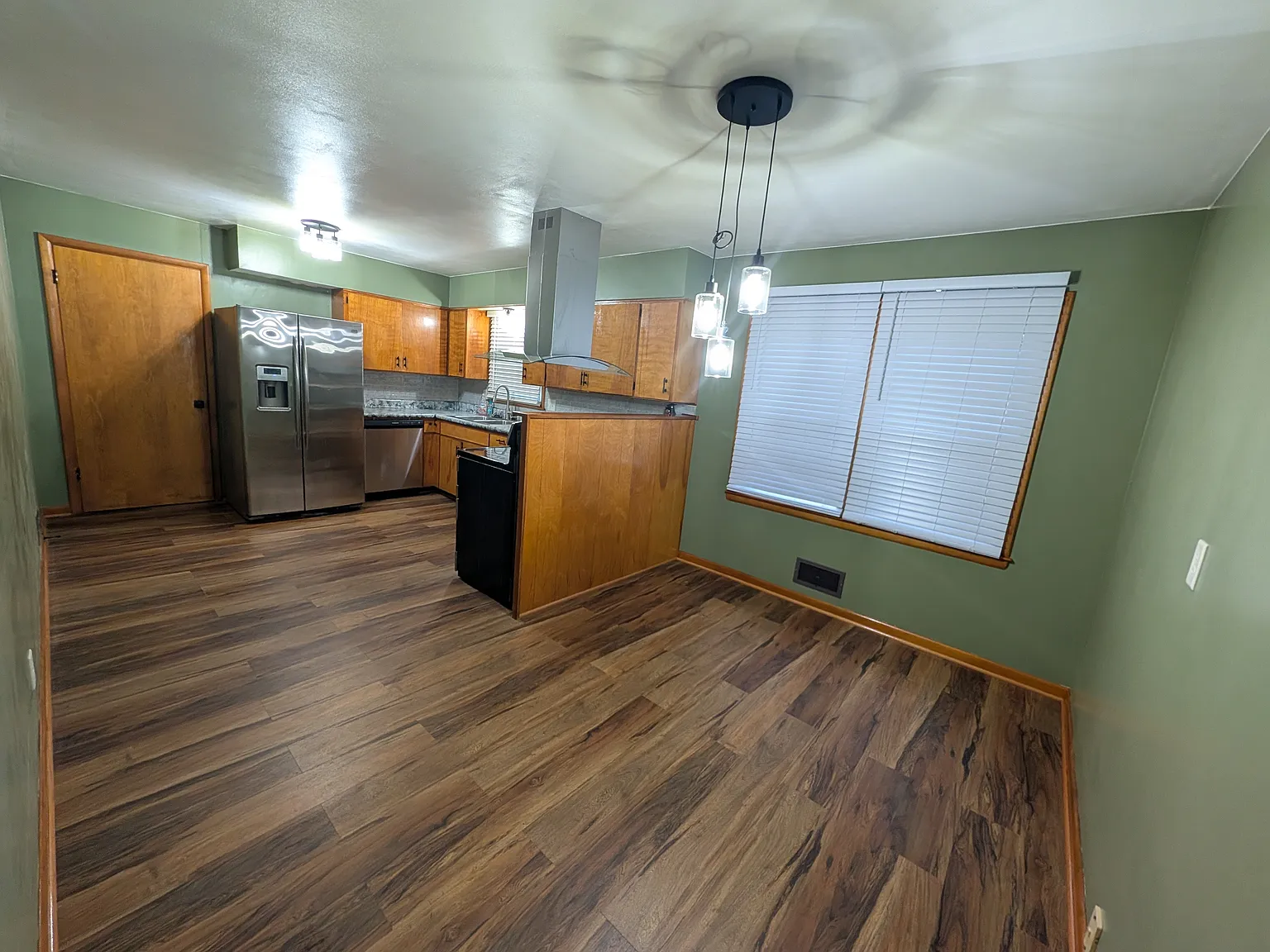 3 bed, 1.5 bath, 1144 sqft, $1,800 — Photo 3