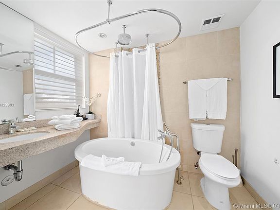 5th image of 1060 Ocean Dr #D308