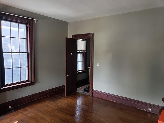 4th image of 2339 W Clifton Ave