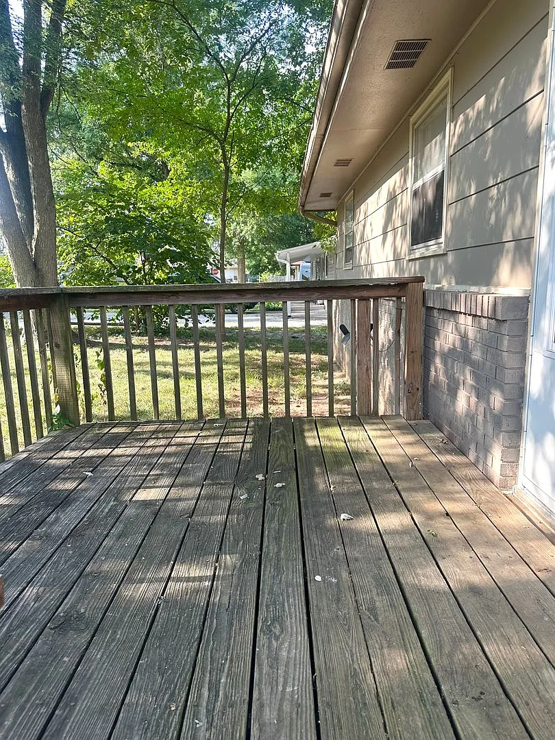 3 Bedroom Home with Garage and Spacious Fenced Yard! — Photo 4