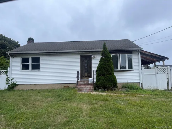 3 Surrey Drive, Amityville, NY 11701
