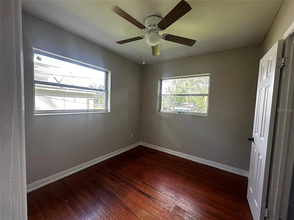 2 bed, 1.0 bath, 884 sqft, $1,350 — Photo 3
