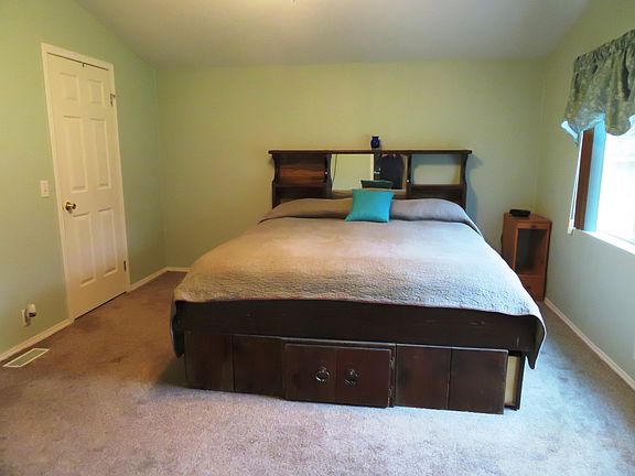 5th image of 80 Skycrest Dr