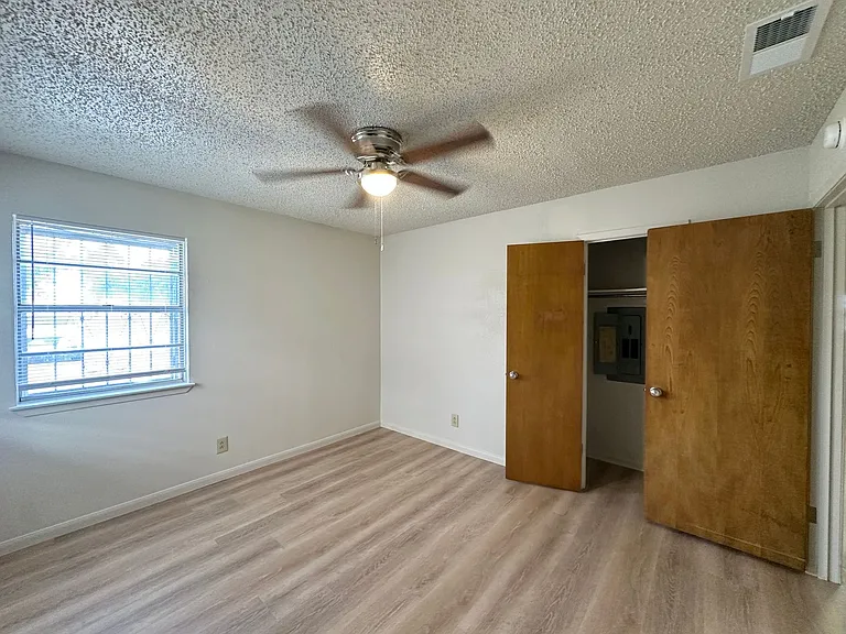 1300 Gowen Dr — Photo 20